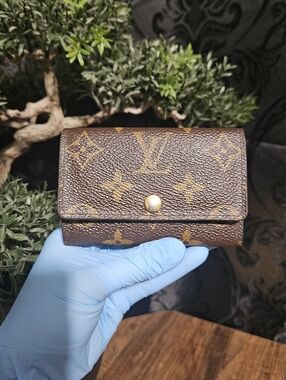 Authentic Louis Vuitton Keyholder Monogram Canvas